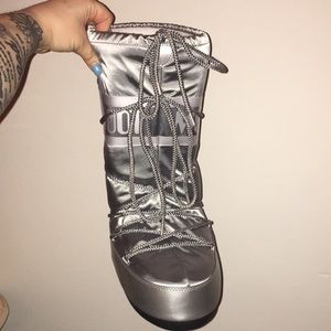 NEW Moon Boot Glance Silver